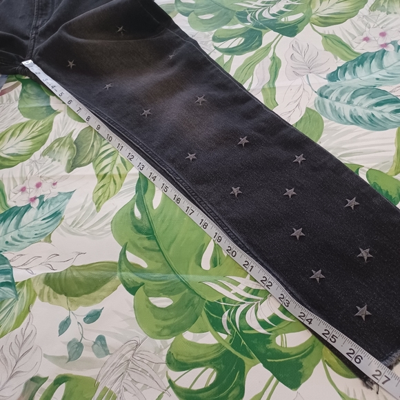 Abercrombie & Fitch Ankle High-rise Black Star Embroidered Cropped Jeans - Picture 12 of 16